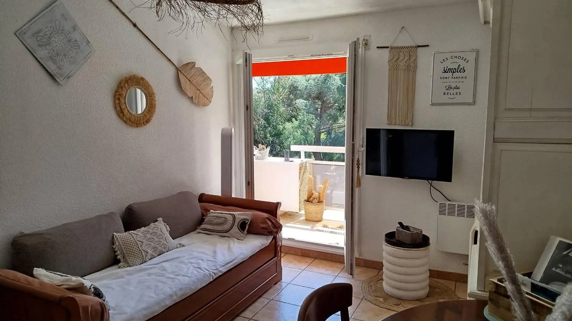Charmant T2 Avec Clim, Parking, Et Wifi A Bormes - Fr-1-610-108 Франция