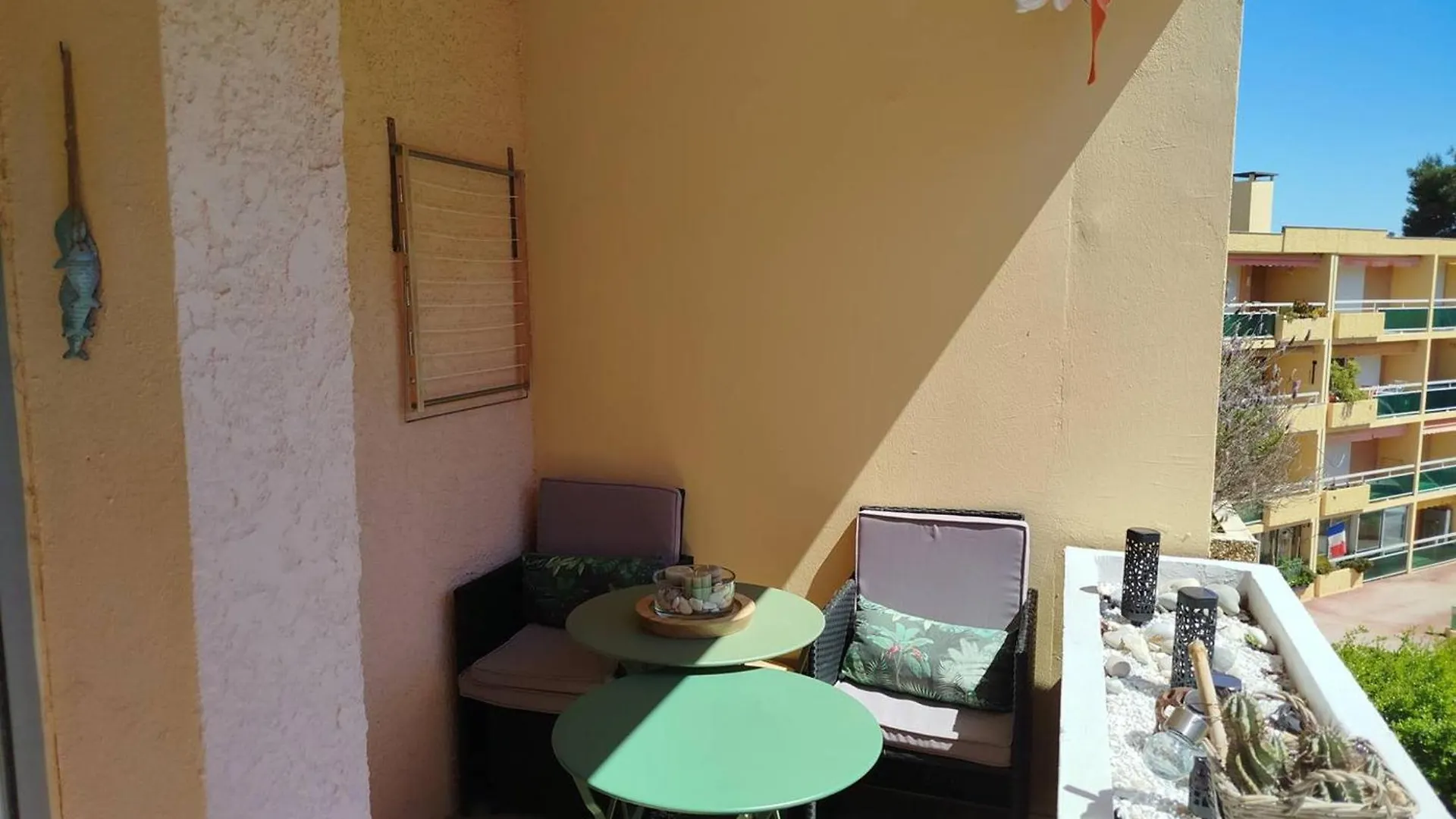 Charmant T2 Avec Clim, Parking, Et Wifi A Bormes - Fr-1-610-108
